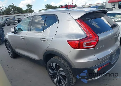 2024 Volvo Xc40 B5 Ultimate Bright Theme z USA, uszkodzony, nr VIN YV4L12UFXR2229918